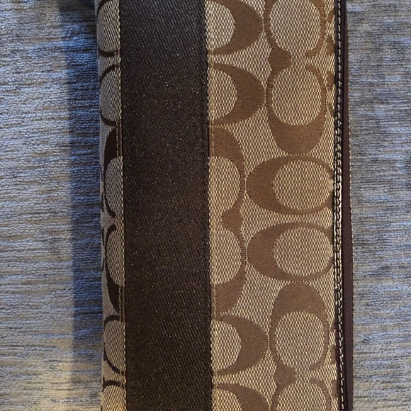 Coach Signature Print Zippy Wallet - Picture 3 of 8